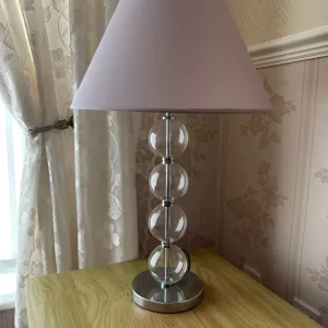 2 table lamps with shades