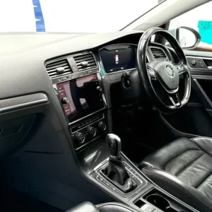 2017 Volkswagen Golf Alltrack Estate 2.0 TDI DSG - Image 4