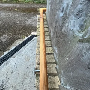 Pine corner handrail - Image 3