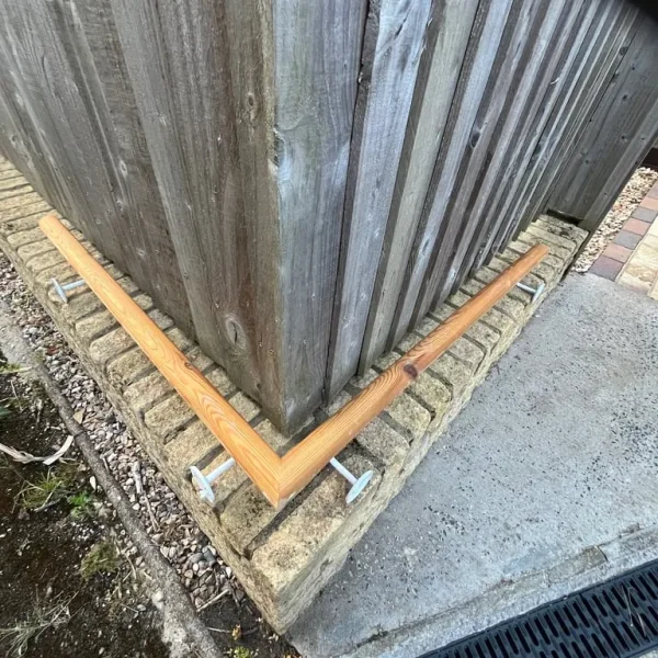 Pine corner handrail