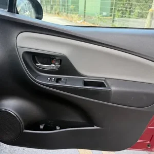 2018 Toyota Yaris 1.5 VVT-h Icon Tech Hybrid Hatchback - Image 7