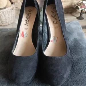 Black suede heels - Image 3