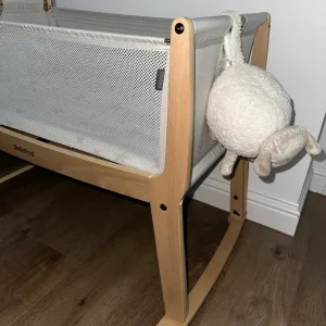 Snuz Pod Studio Bedside Crib - Natural Wood - Image 3