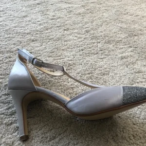 Matching silver satin shoes and clutch - Image 3