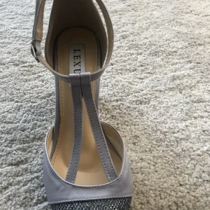 Matching silver satin shoes and clutch - Image 5
