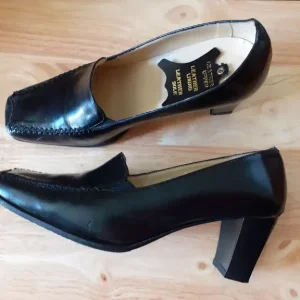 Black Leather Shoes Size 4 1/2 - Image 3