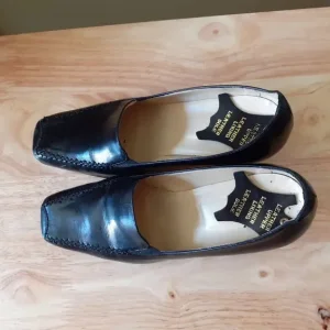 Black Leather Shoes Size 4 1/2 - Image 4