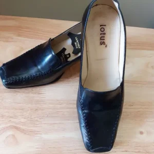 Black Leather Shoes Size 4 1/2