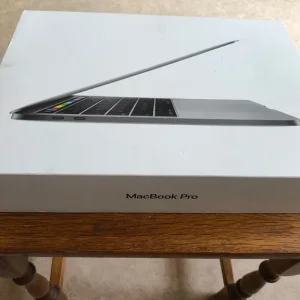 MacBook Pro 13 Inch Box