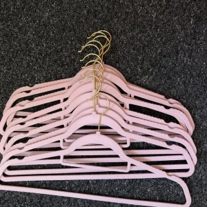 Hangers - Image 3