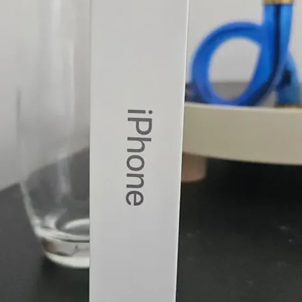 Iphone 16 Pro, white