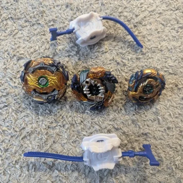 3 beyblades