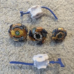 3 beyblades