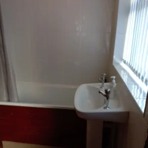 2 Bedroom Properties - Image 4