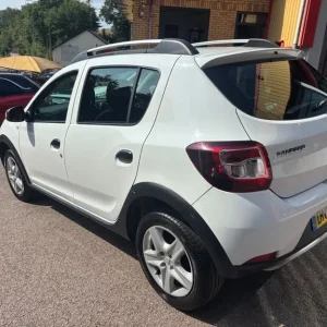 2013 Dacia Sandero Stepway Ambiance TCE Hatchback Petrol Manual - Image 5