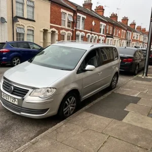 Volkswagen Touran 2007 Manual 5-door MPV - Image 3