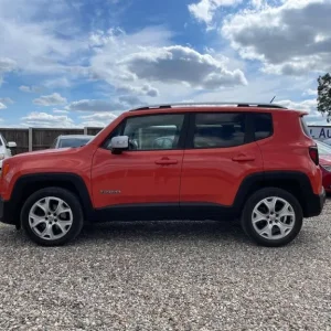 2015 Jeep Renegade Limited 4x4 with Heated Seats and Panoramic Sunroof - Image 5