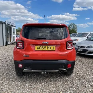 2015 Jeep Renegade Limited 4x4 with Heated Seats and Panoramic Sunroof - Image 6