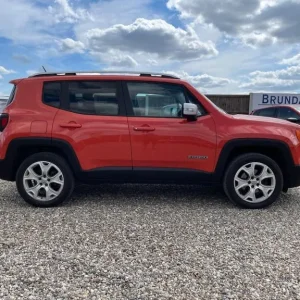2015 Jeep Renegade Limited 4x4 with Heated Seats and Panoramic Sunroof - Image 7
