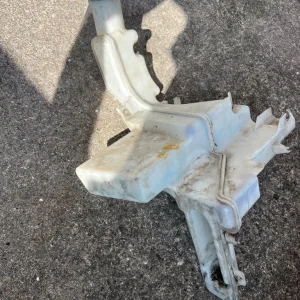 VW Passat Windscreen Water Bottle Reservoir - Image 5