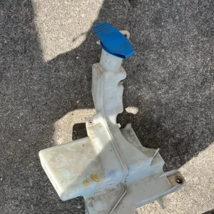 VW Passat Windscreen Water Bottle Reservoir - Image 6