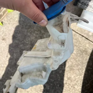 VW Passat Windscreen Water Bottle Reservoir - Image 7