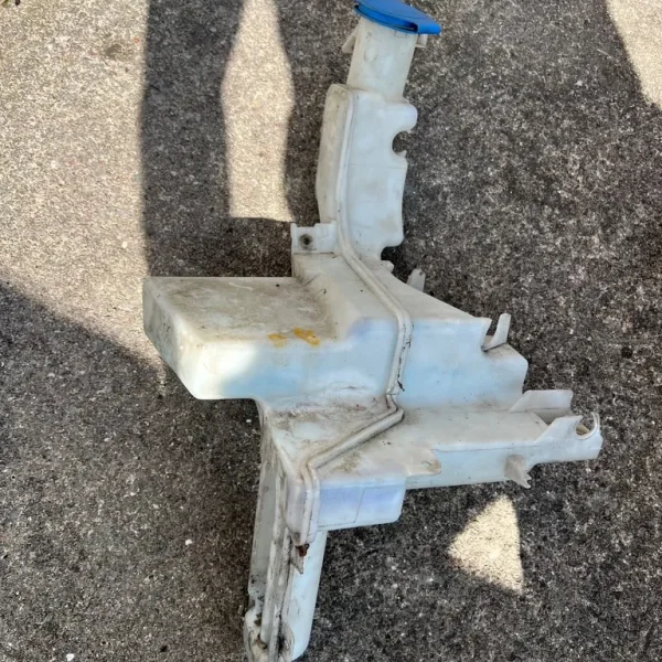 VW Passat Windscreen Water Bottle Reservoir