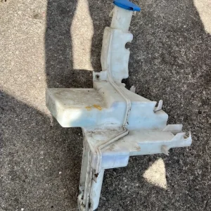 VW Passat Windscreen Water Bottle Reservoir