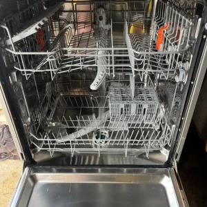 Hotpoint Dishwasher - Image 3