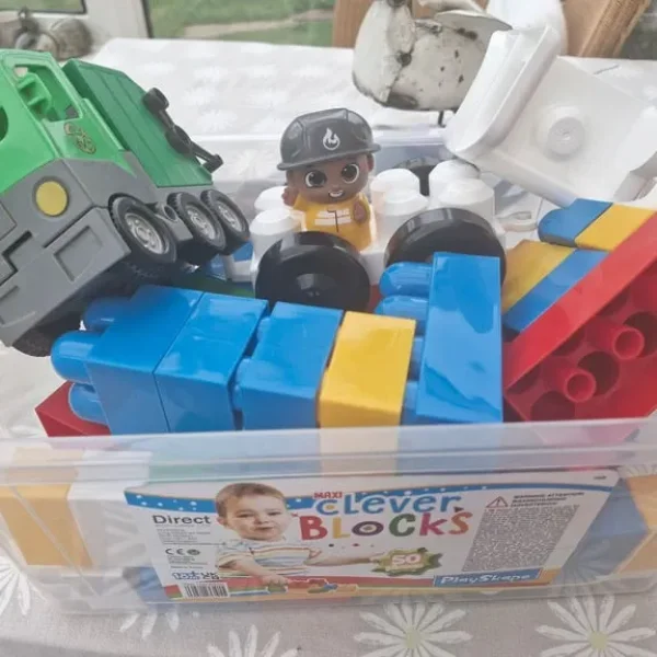 Small box of building blocks