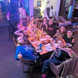 ROOM AVAILABLE IN CHILLED CREATIVE WAREHOUSE - Image 2