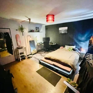 ROOM AVAILABLE IN CHILLED CREATIVE WAREHOUSE - Image 3