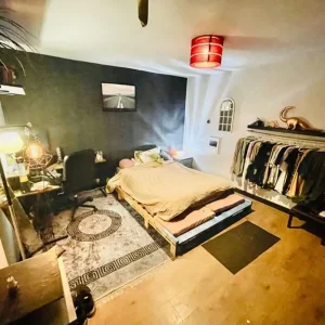 ROOM AVAILABLE IN CHILLED CREATIVE WAREHOUSE - Image 4