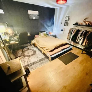 ROOM AVAILABLE IN CHILLED CREATIVE WAREHOUSE - Image 5