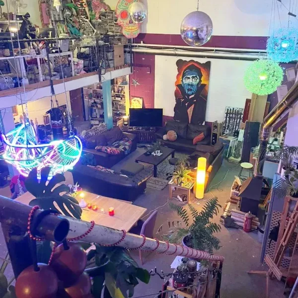 ROOM AVAILABLE IN CHILLED CREATIVE WAREHOUSE