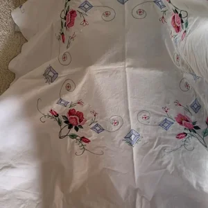 Cotton embroidered table linen - Image 2