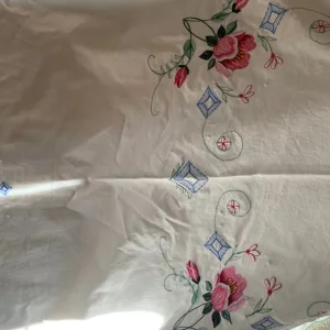 Cotton embroidered table linen - Image 4