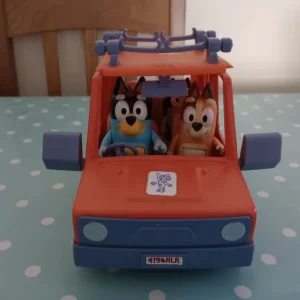 Bluey car and figures