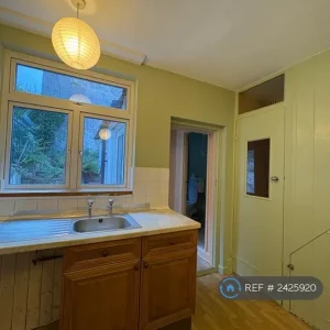 2 bedroom terraced house in Lovers Walk Cottages - Image 6