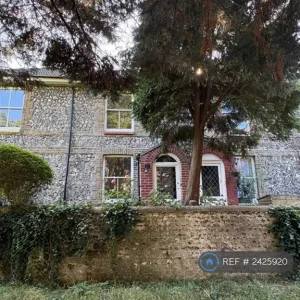 2 bedroom terraced house in Lovers Walk Cottages