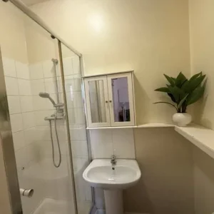 Cosy, Furnished Studio Flat – Available Now - Image 6