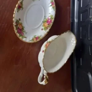 Royal Albert gravy/sauce boat - Image 2