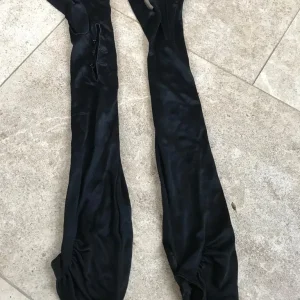 Elbow length black silky gloves - S/M - Image 4