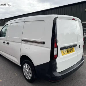 2021 Volkswagen Caddy Maxi 2.0 TDI C20 Commerce Panel Van 6dr Diesel Manual LWB Euro 6 (s/s) (102... - Image 7