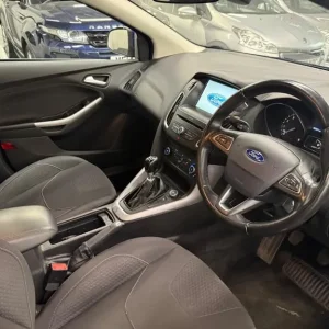 2015 Ford Focus 1.0T EcoBoost Zetec Euro 6 (s/s) 5dr HATCHBACK Petrol Manual - Image 6
