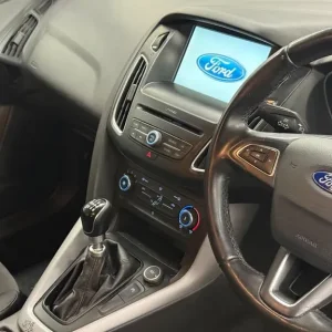 2015 Ford Focus 1.0T EcoBoost Zetec Euro 6 (s/s) 5dr HATCHBACK Petrol Manual - Image 8