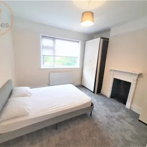 3 bedroom flat in a Worbeck Road, Penge, London - Image 5