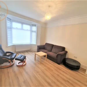 3 bedroom flat in a Worbeck Road, Penge, London - Image 7