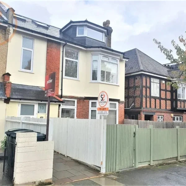 3 bedroom flat in a Worbeck Road, Penge, London