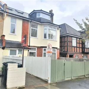 3 bedroom flat in a Worbeck Road, Penge, London